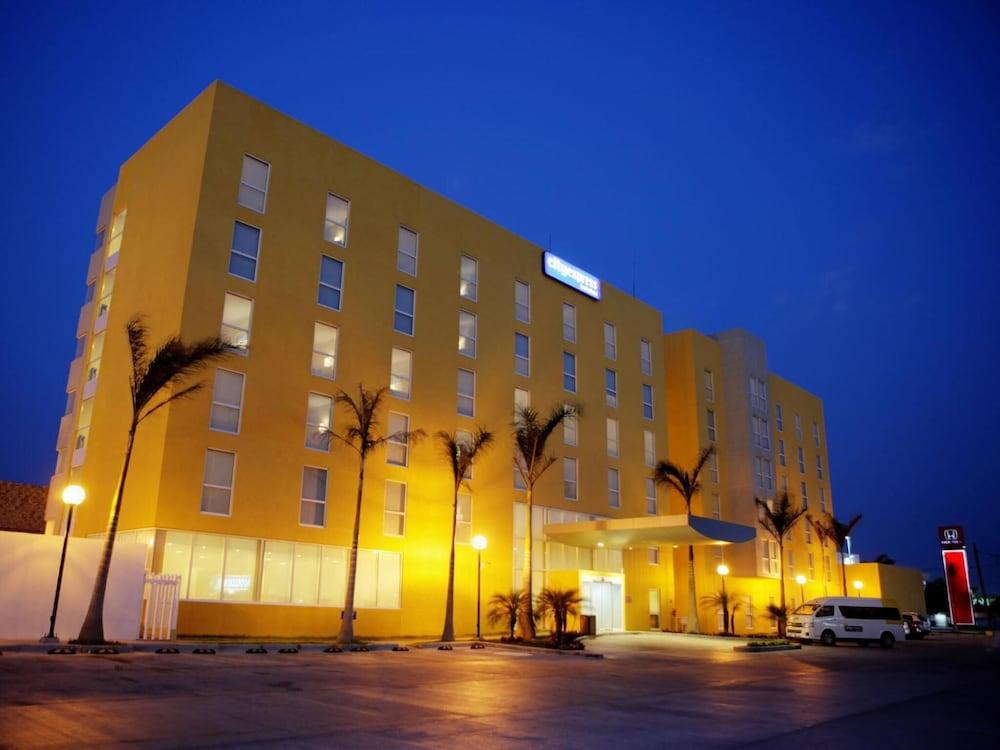 City Express By Marriott Ciudad Del Carmen Exterior photo