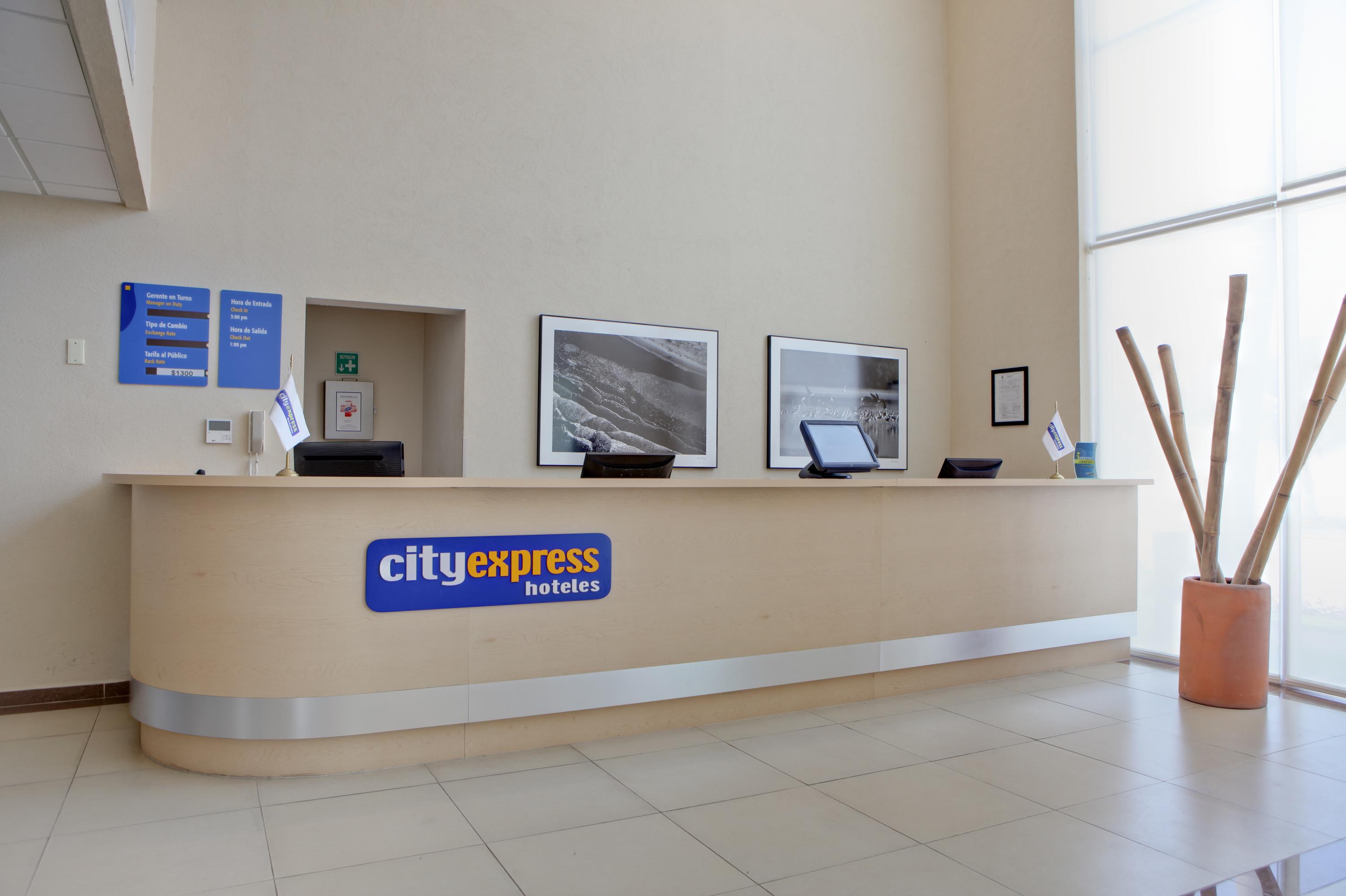 City Express By Marriott Ciudad Del Carmen Exterior photo