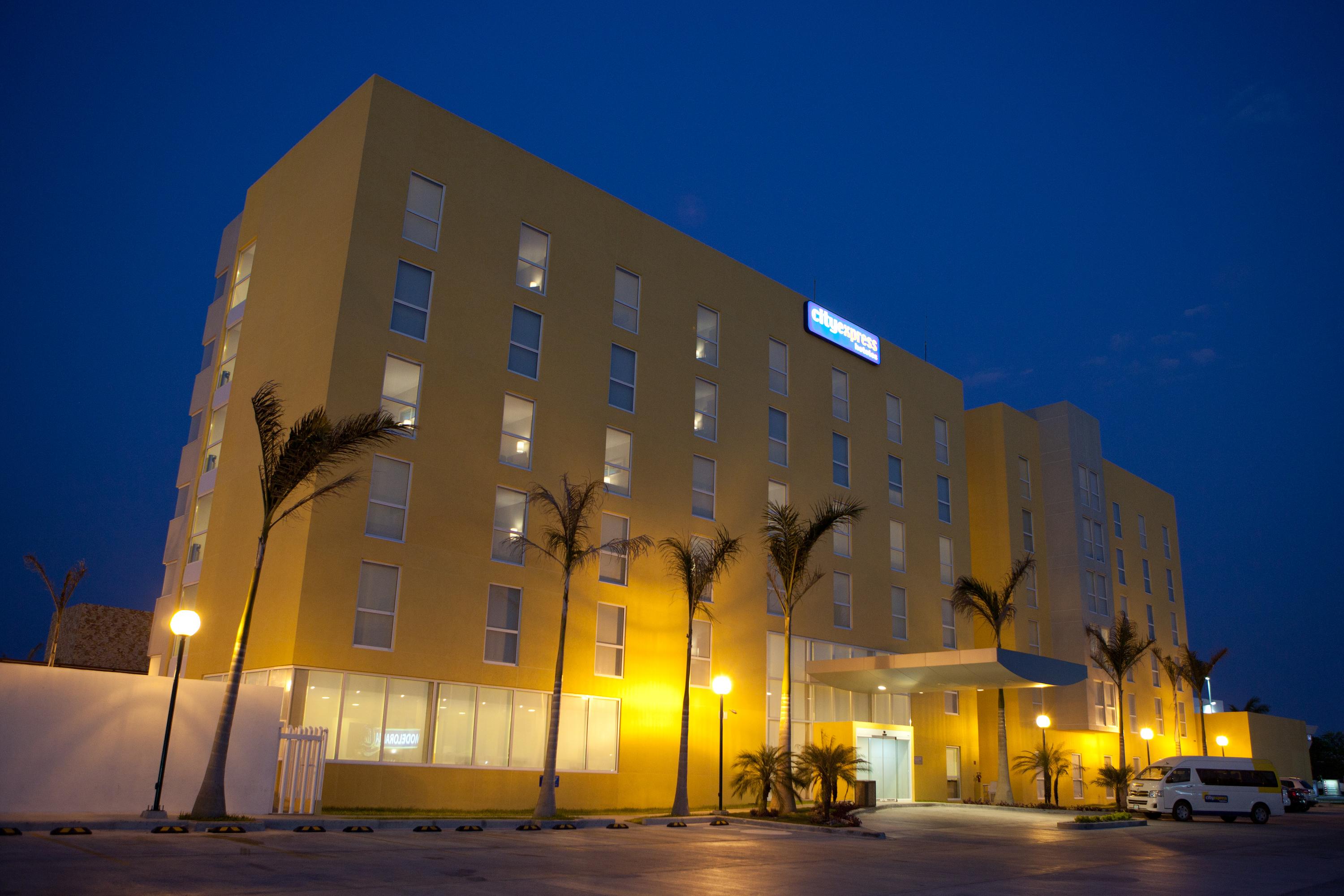 City Express By Marriott Ciudad Del Carmen Exterior photo