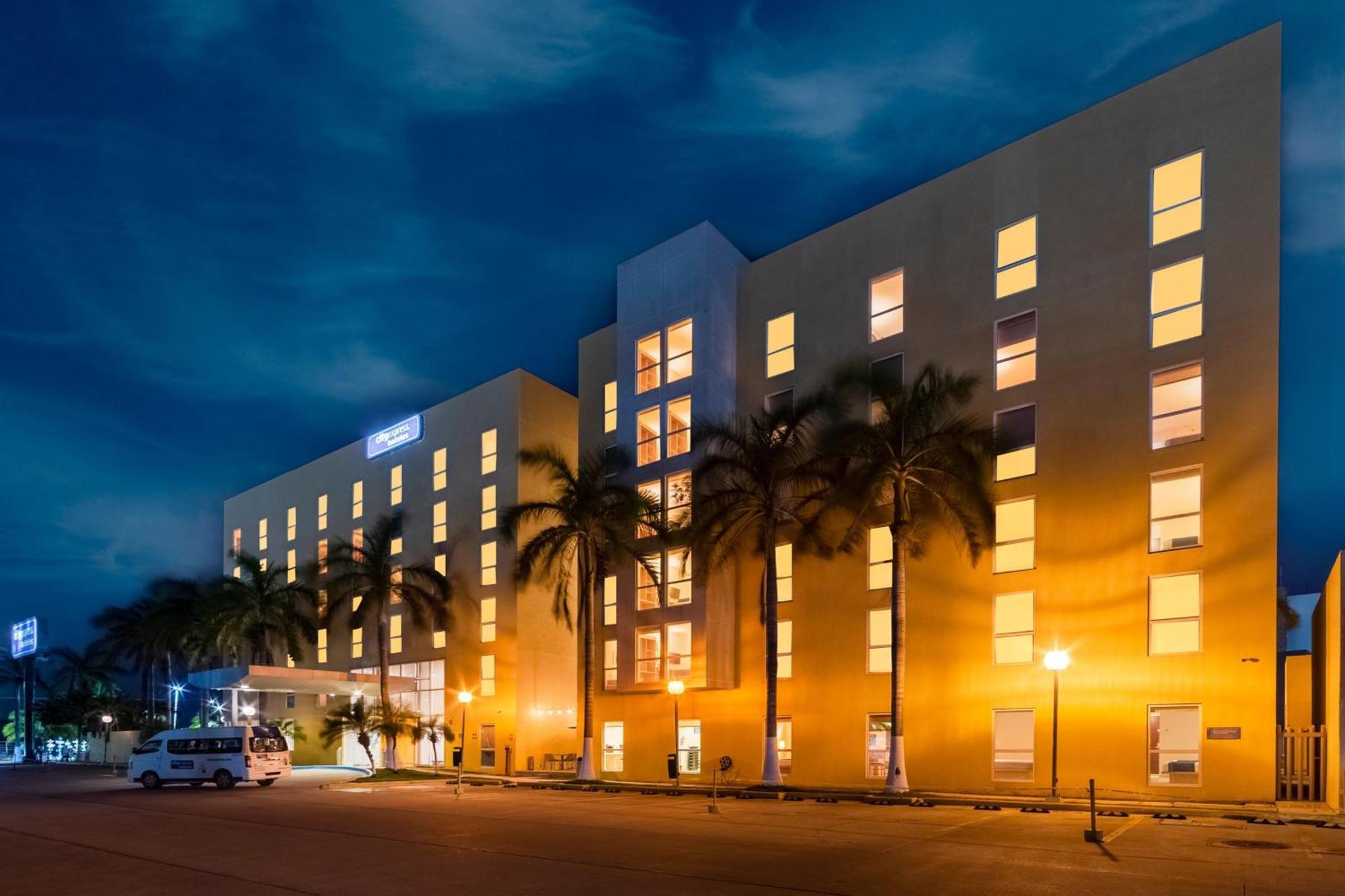 City Express By Marriott Ciudad Del Carmen Exterior photo