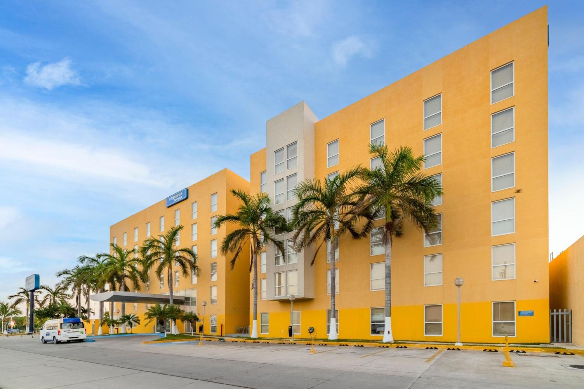 City Express By Marriott Ciudad Del Carmen Exterior photo